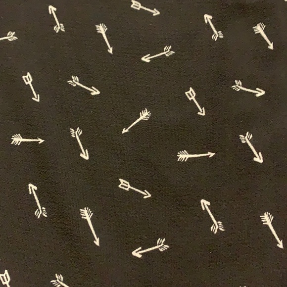Arrow Printed Top - Picture 7 of 7